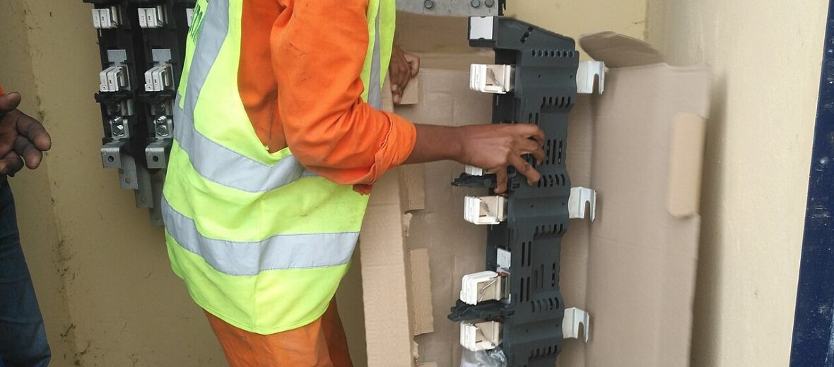 Electrician – Foto: Kayamankounaylord, CC BY-SA 4.0 (Wikimedia Commons)