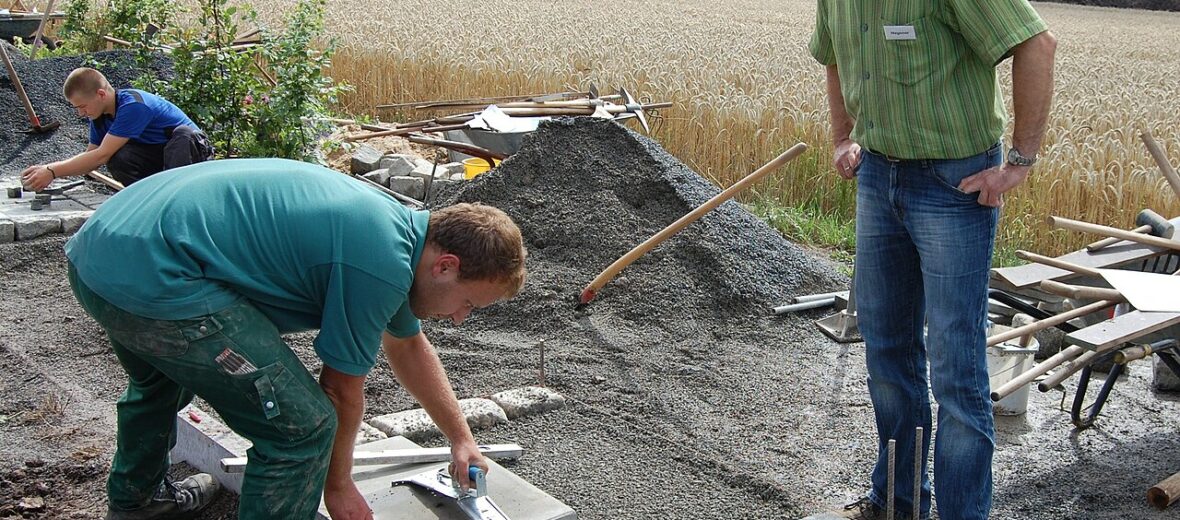 Gardening – Foto: Sigismund von Dobschütz, CC BY-SA 3.0 (Wikimedia Commons)