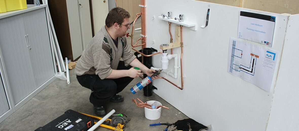 Plumber – Foto: matchfitskills, CC BY-SA 2.0 (Wikimedia Commons)